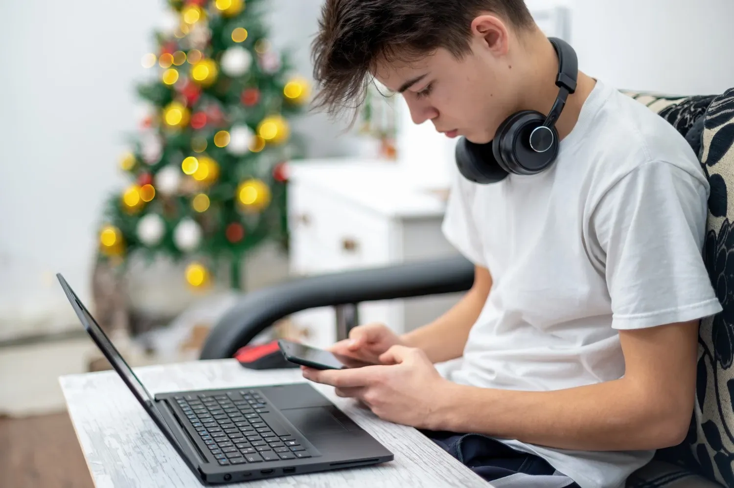 Connect Headsets to Multiple Devices Lifehacks